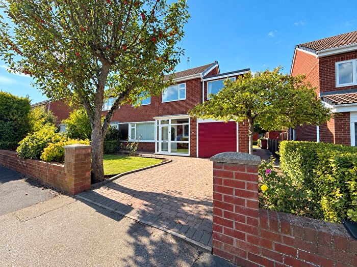 5 Bedroom Semi-Detached House For Sale In Meadow Drive, East Herrington, Sunderland, SR3