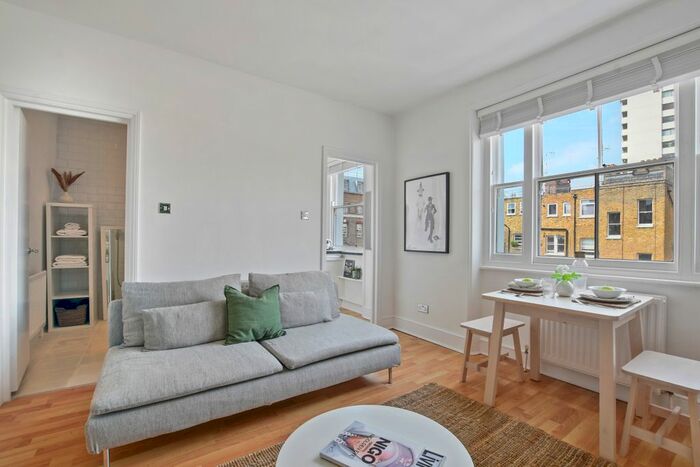 Studio To Rent In Nottingham Place, Marylebone, W1U