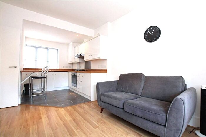 1 Bedroom Flat To Rent In Bernhard Baron House, Whitechapel, London, E1
