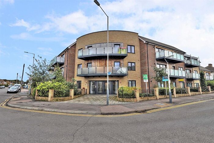 1 Bedroom Flat To Rent In Oak Point Court, Sutton Court Road, UB10