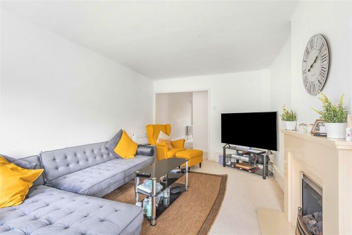 2 Bedroom Apartment To Rent In Henley Avenue, Oxford, OX4