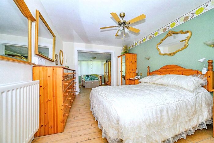 2 Bedroom Bungalow For Sale In Kingsmead, Edlesborough, Dunstable, Buckinghamshire, LU6
