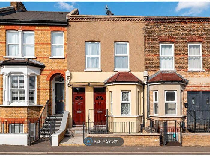 2 Bedroom Flat To Rent In Gordon Road, London, E18
