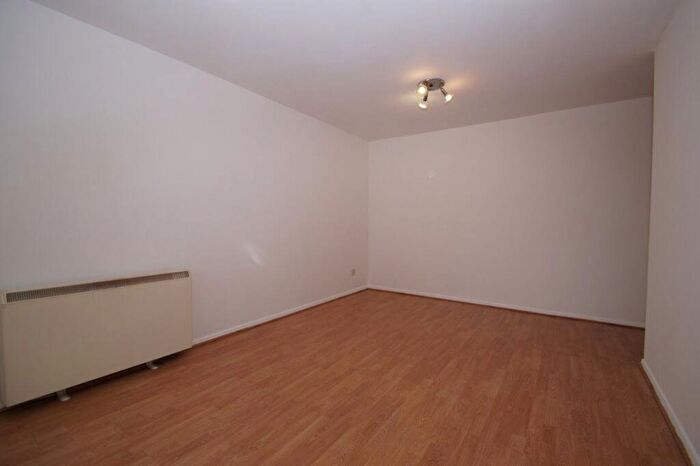 1 Bedroom Flat To Rent In Walpole Road, Burnham Gate, SL1