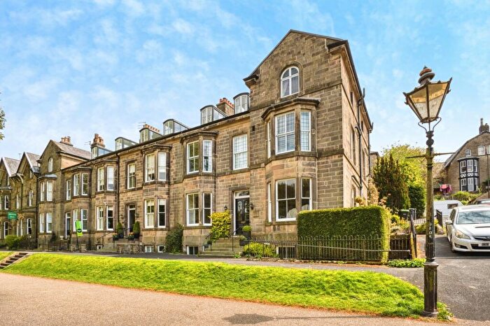 2 Bedroom Flat For Sale In Broad Walk, Buxton, Derbyshire, SK17