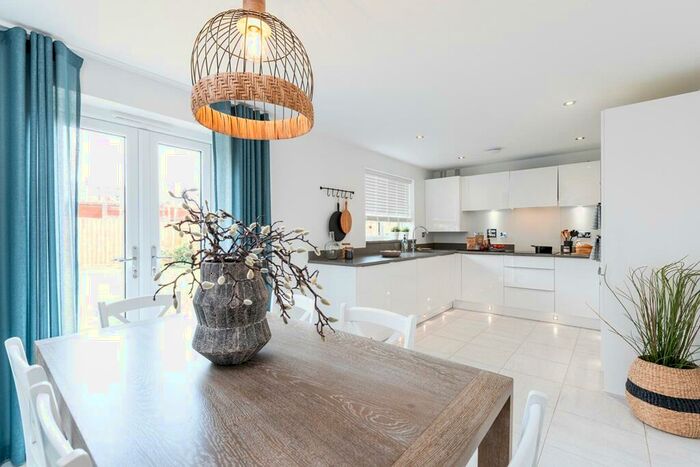 4 Bedroom Detached House For Sale In Clayton Wood Road, Leeds, LS16
