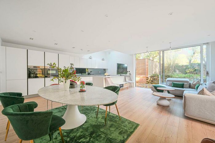 4 Bedroom Terraced House To Rent In Avenue Road, Southgate, London, N14