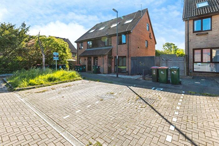 1 Bedroom Maisonette For Sale In Excalibur Close, Ifield, Crawley, RH11