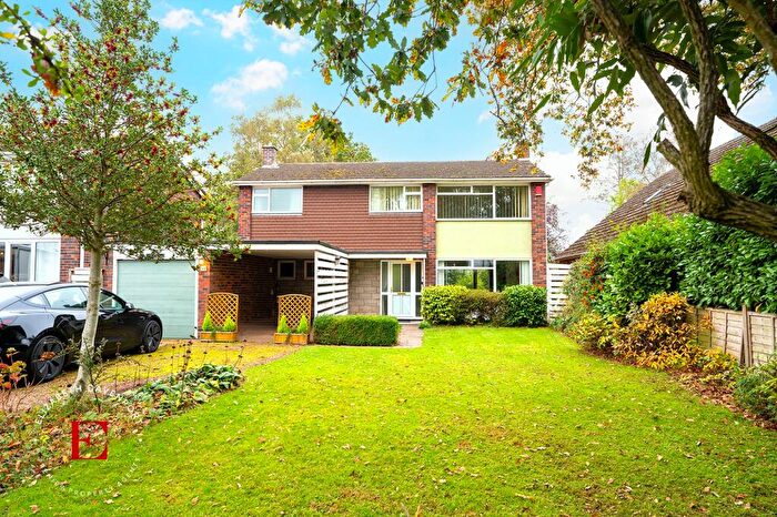 4 Bedroom Detached House For Sale In Hodgetts Lane, Burton Green, CV8
