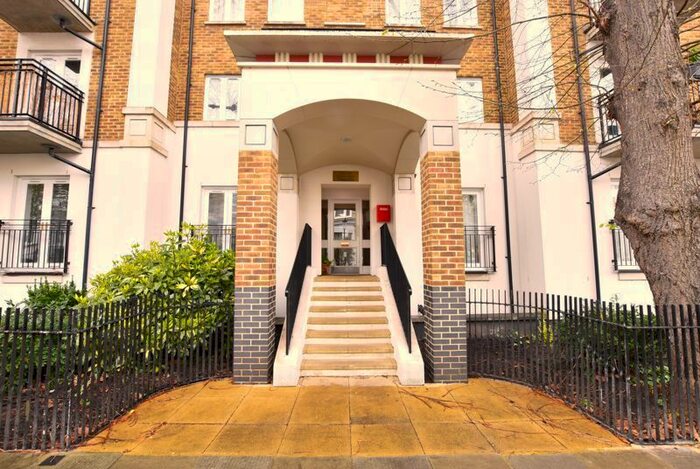 2 Bedroom Flat To Rent In Russell Road, London, W14