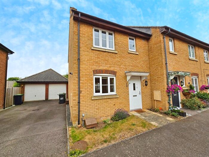 3 Bedroom Semi-Detached House To Rent In Stockbridge Road, Clifton, Shefford, SG17