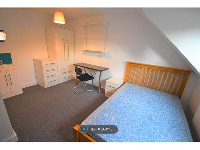 6 Bedroom Terraced House To Rent In Hillside Court, Reading, RG1