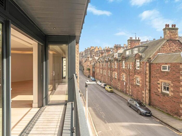 2 Bedroom Flat To Rent In Belford Road, EH4