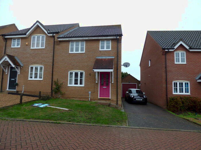 3 Bedroom Semi-Detached House To Rent In Elizabeth Bonhote Close, Bungay, NR35