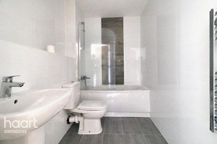 2 Bedroom Apartment To Rent In Fleming Way, Swindon, SN1