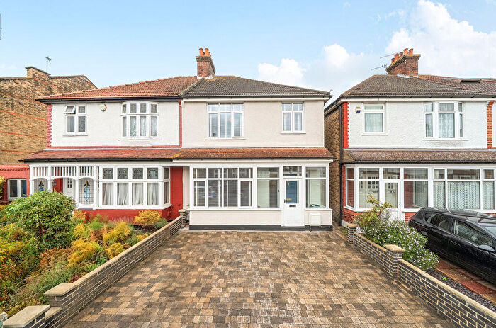 3 Bedroom Semi Detached House For Sale In Longlands Road, Sidcup, DA15