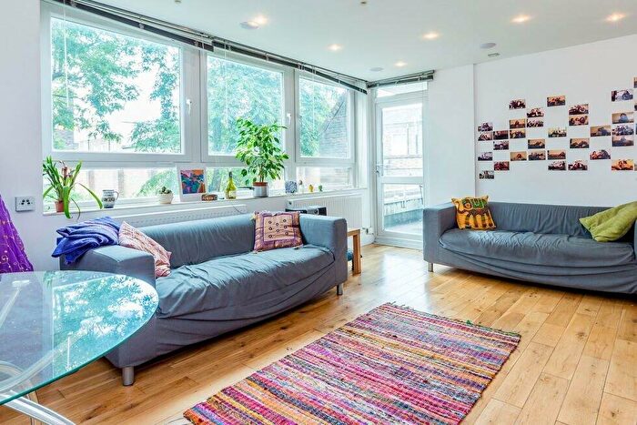 3 Bedroom Flat To Rent In Kingsdown Road, Archway, N19