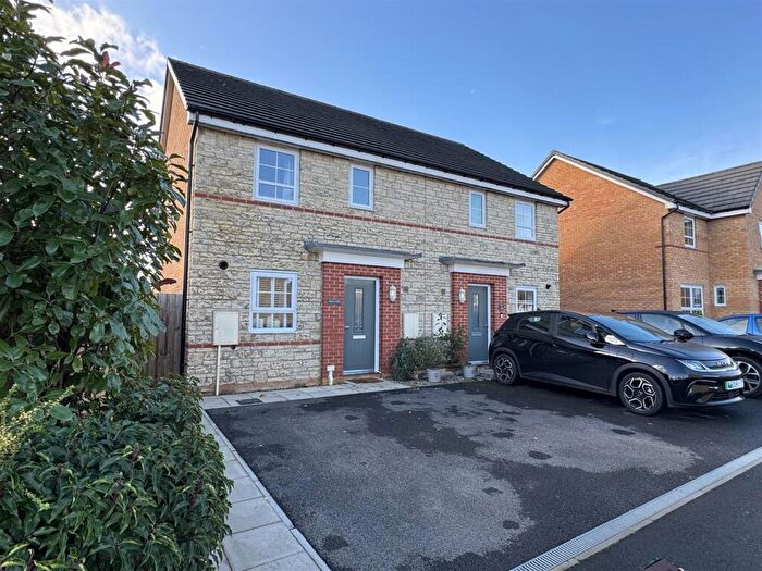 3 Bedroom Semi Detached House For Sale In Beauchamp Avenue, Midsomer Norton, BA3