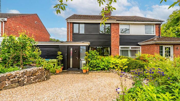 3 Bedroom Semi-Detached House For Sale In Woodyett Road, Busby, G76
