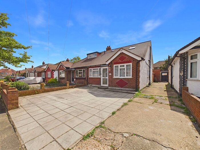 4 Bedroom Bungalow For Sale In Sandown Way, Northolt, UB5