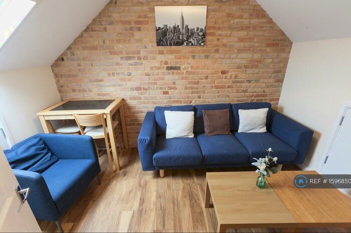 3 Bedroom Flat To Rent In Abbotsbury Road, Weymouth, DT4