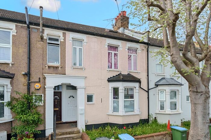 2 Bedroom Maisonette To Rent In Alliance Road, London, SE18