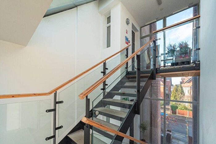 3 Bedroom Flat To Rent In Harold Road, Crystal Palace, London, SE19