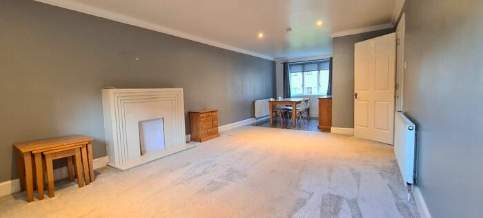 3 Bedroom Flat To Rent In Shawhill Road, Shawlands, Glasgow, G41