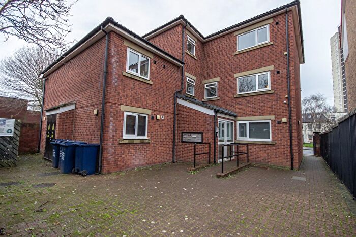 2 Bedroom Flat To Rent In Kings Court, Shield Street, Shieldfield, Newcastle Upon Tyne, NE2
