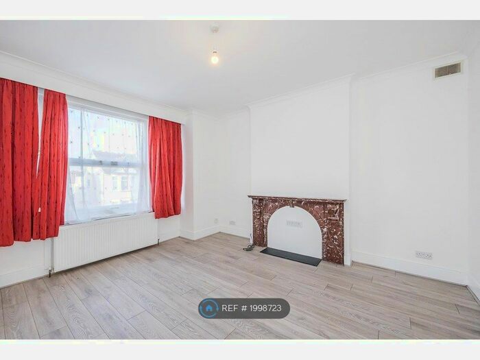 4 Bedroom Flat To Rent In District Road, Wembley, HA0