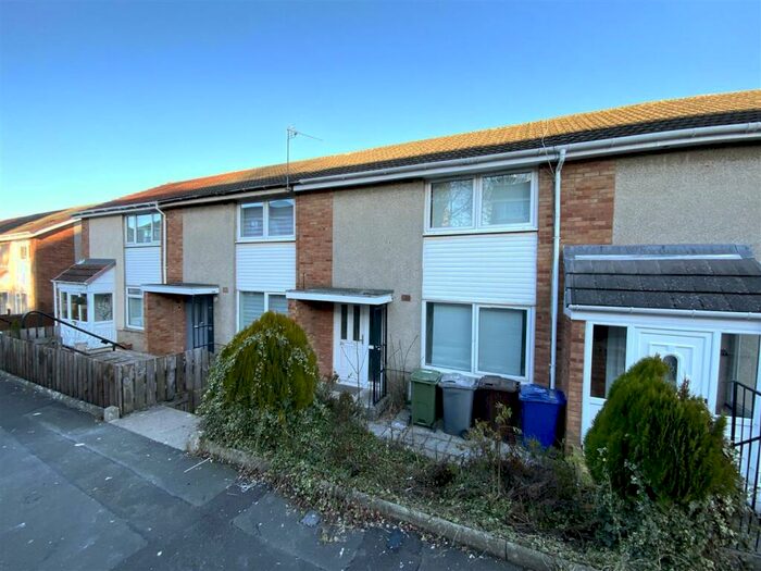 4 Bedroom Terraced House To Rent In Finglas Place, Paisley, PA2