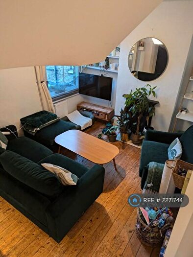 3 Bedroom Flat To Rent In Aylesbury Road, London, SE17