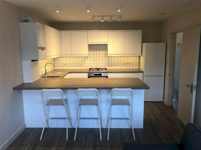 2 Bedroom Flat To Rent In Carlisle Avenue, London, W3
