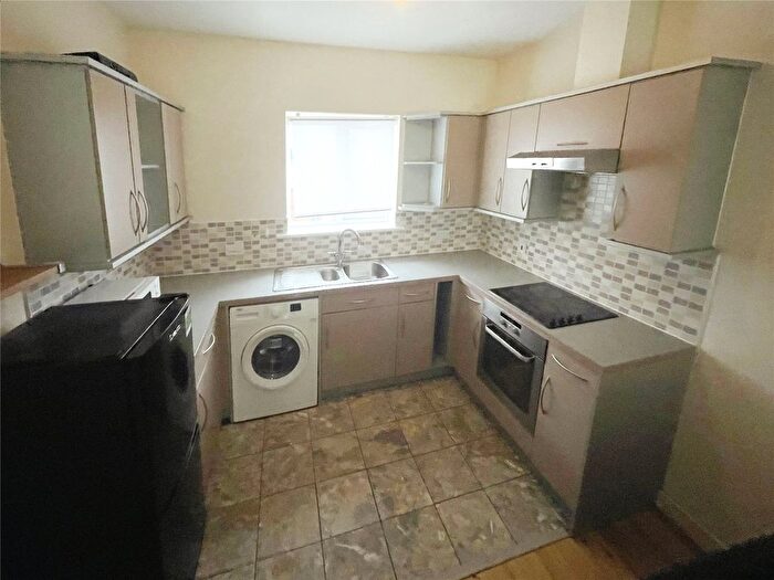 2 Bedroom Flat To Rent In Hurstbourne Crescent, Wolverhampton, West Midlands, WV1