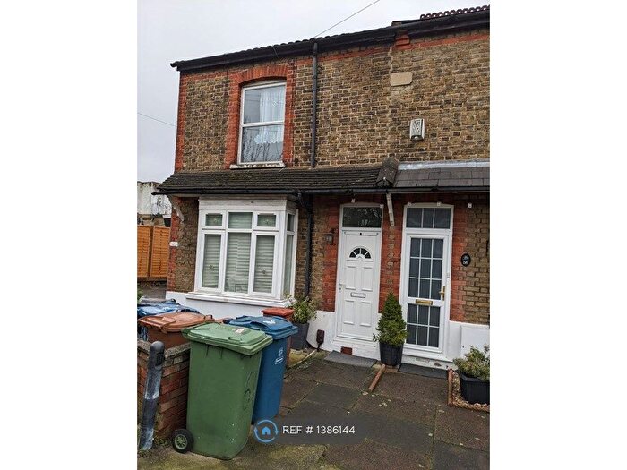 1 Bedroom Maisonette To Rent In Mead Road, Edgware, HA8
