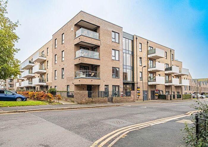 1 Bedroom Flat To Rent In Tranquil Lane, Harrow, HA2