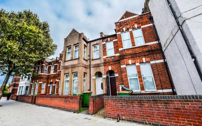 2 Bedroom Flat To Rent In Prince Regent Lane, London, E16