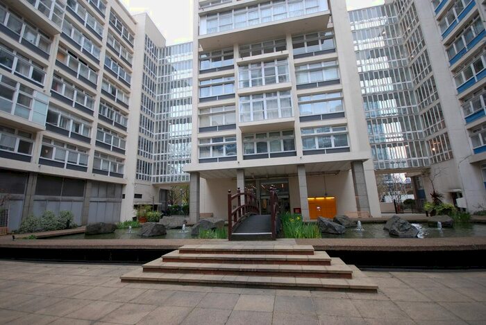 Studio To Rent In Metro Central, Elephant &amp; Castle, London, SE1