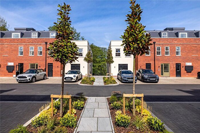 1 Bedroom Flat For Sale In Jubilee Gardens, Weybridge, Surrey, KT13