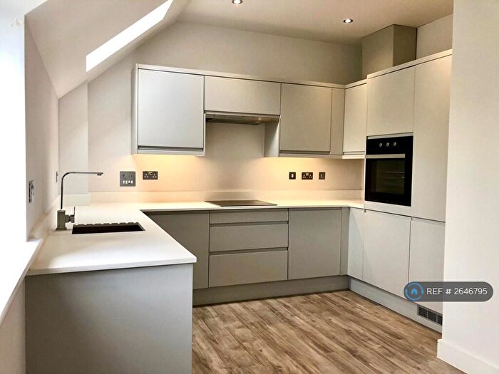 2 Bedroom Flat To Rent In Lawton Green, Loughton, IG10