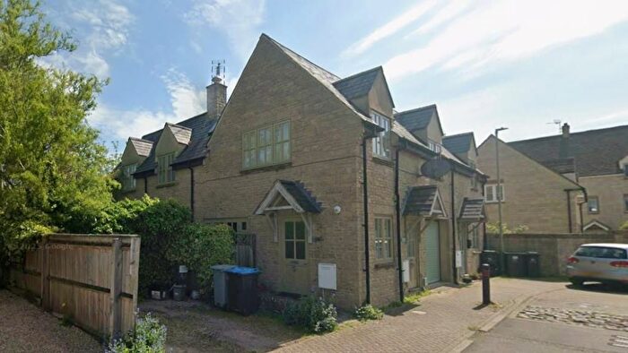 1 Bedroom Flat To Rent In Compton Way, Witney, OX28