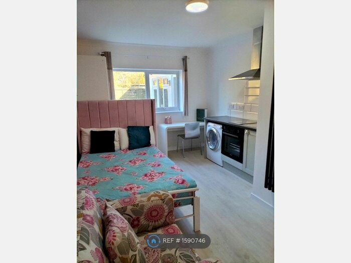 Studio To Rent In Ramsden Square, Cambridge, CB4