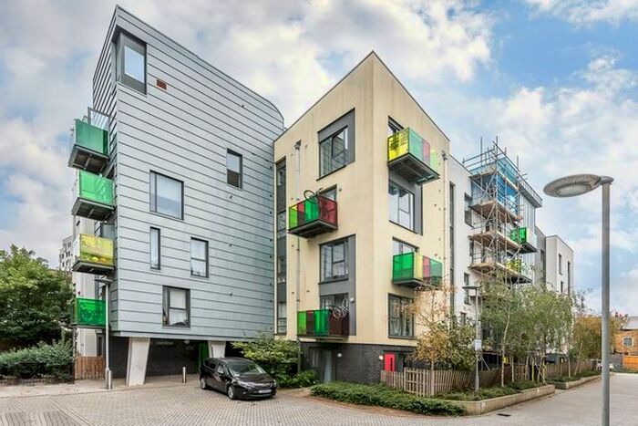 2 Bedroom Flat To Rent In Bicycle Mews, London, SW4