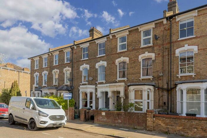 2 Bedroom Flat To Rent In Victoria Road, London, N4