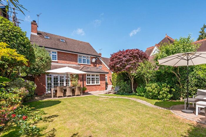 5 Bedroom Detached House For Sale In Kenwood Park, Weybridge, KT13