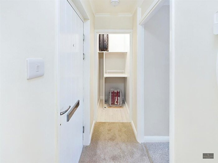 1 Bedroom Flat To Rent In Riverview Drive, Exeter, EX4