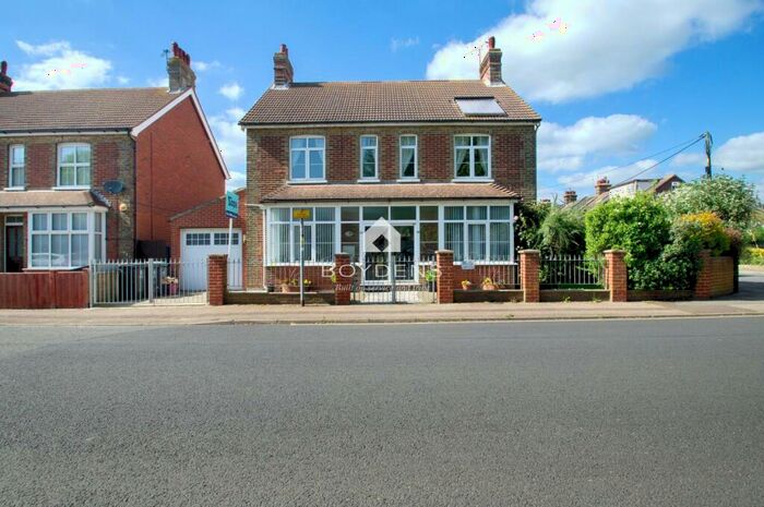 4 Bedroom Detached House For Sale In Naze Park Road, Walton On The Naze, CO14