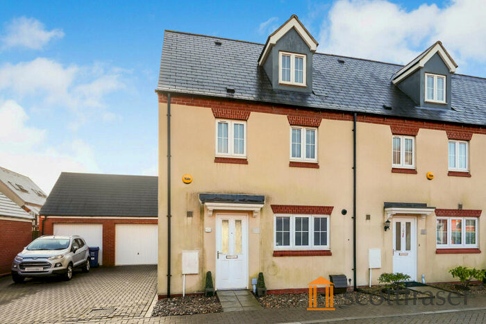 4 Bedroom Semi-Detached House To Rent In Fontwell Road, Bicester, OX26