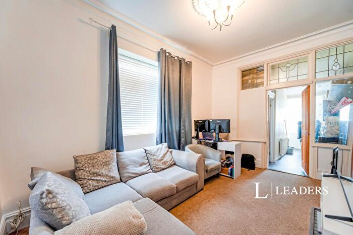 2 Bedroom Flat To Rent In Lawrence Road, Southsea, PO5