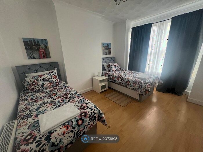 2 Bedroom Maisonette To Rent In Burford Road, London, SE6